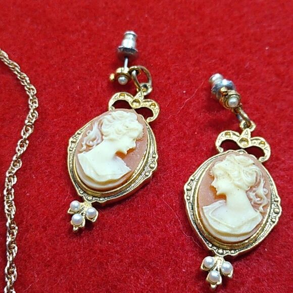 Vintage Cameo Group Dangling Pierced Earrings w/ Faux Pearls Stick pin Necklace - Picture 3 of 8